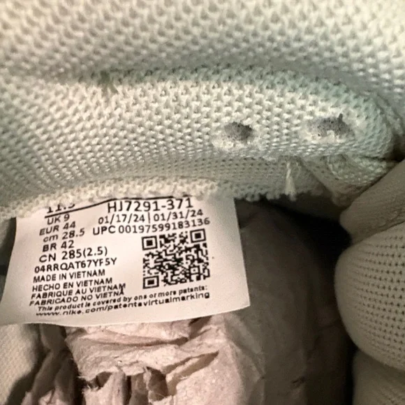 Nike Textured Green and Cream Sneakers - Picture 7 of 8